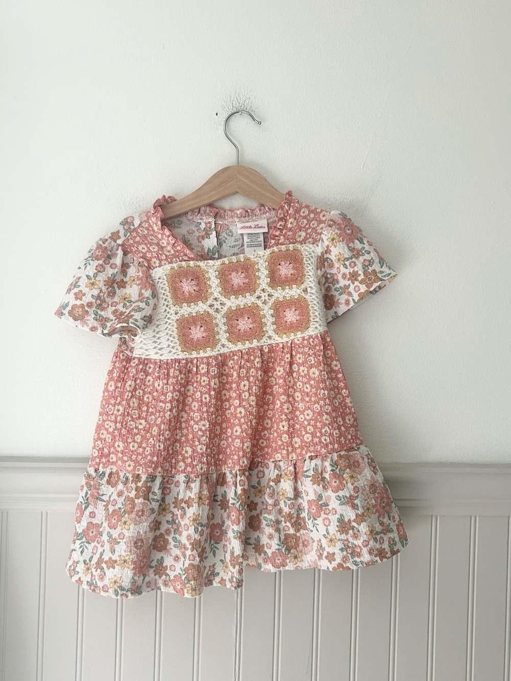 Little Lass Girls Size 5 Peach Floral Crochet Accent Tunic Top Short Sleeve